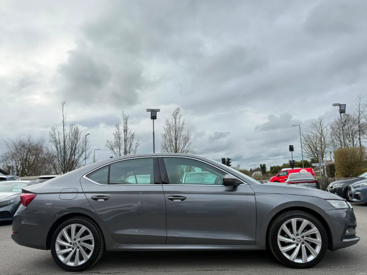 Skoda Octavia STYLE 2.0TDI 115BHP 5DR *HIGH SPEC* - Image 4