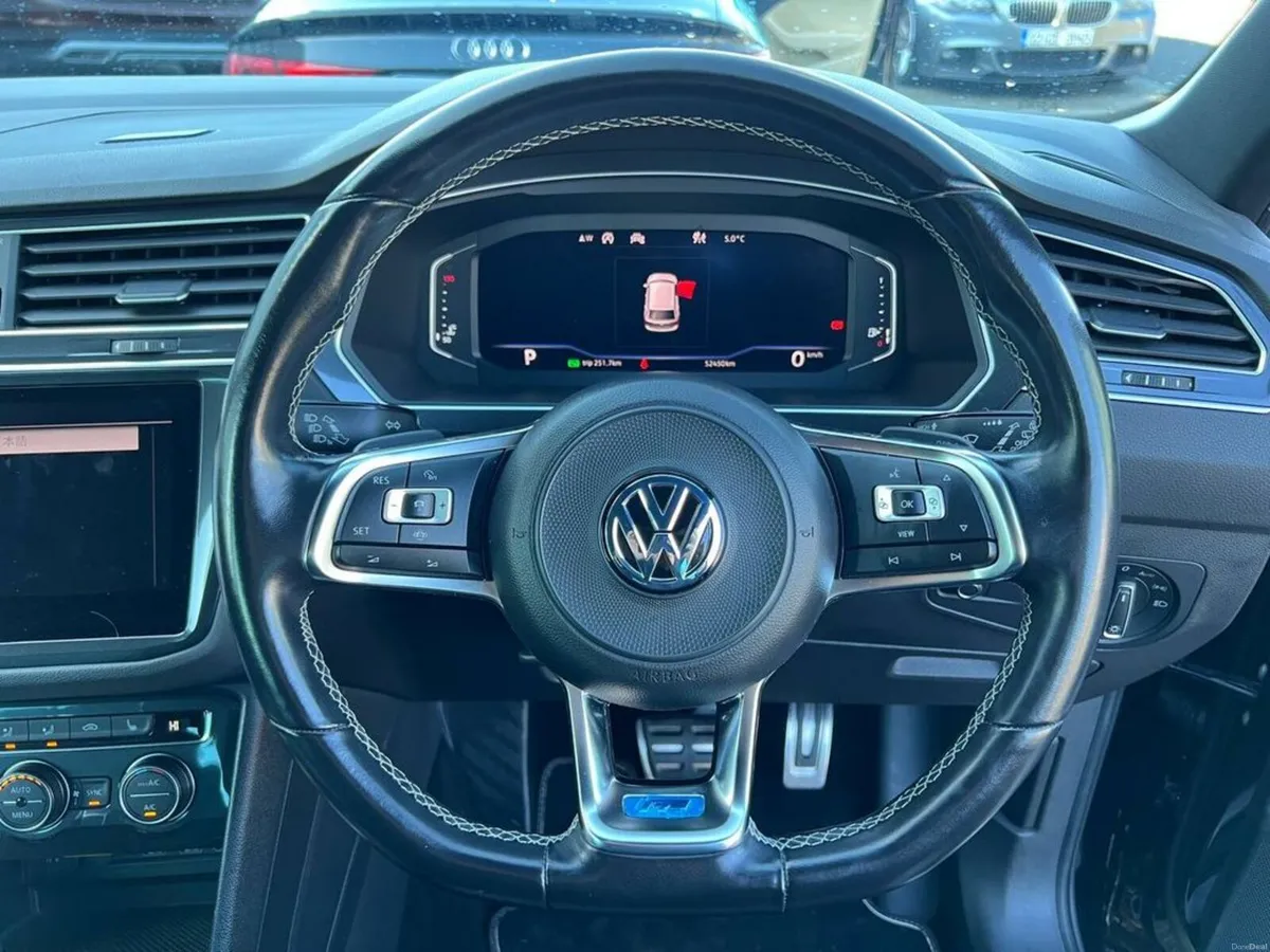 Volkswagen Tiguan R-LINE 4MOTION BLACK EDITION 2.0 - Image 4