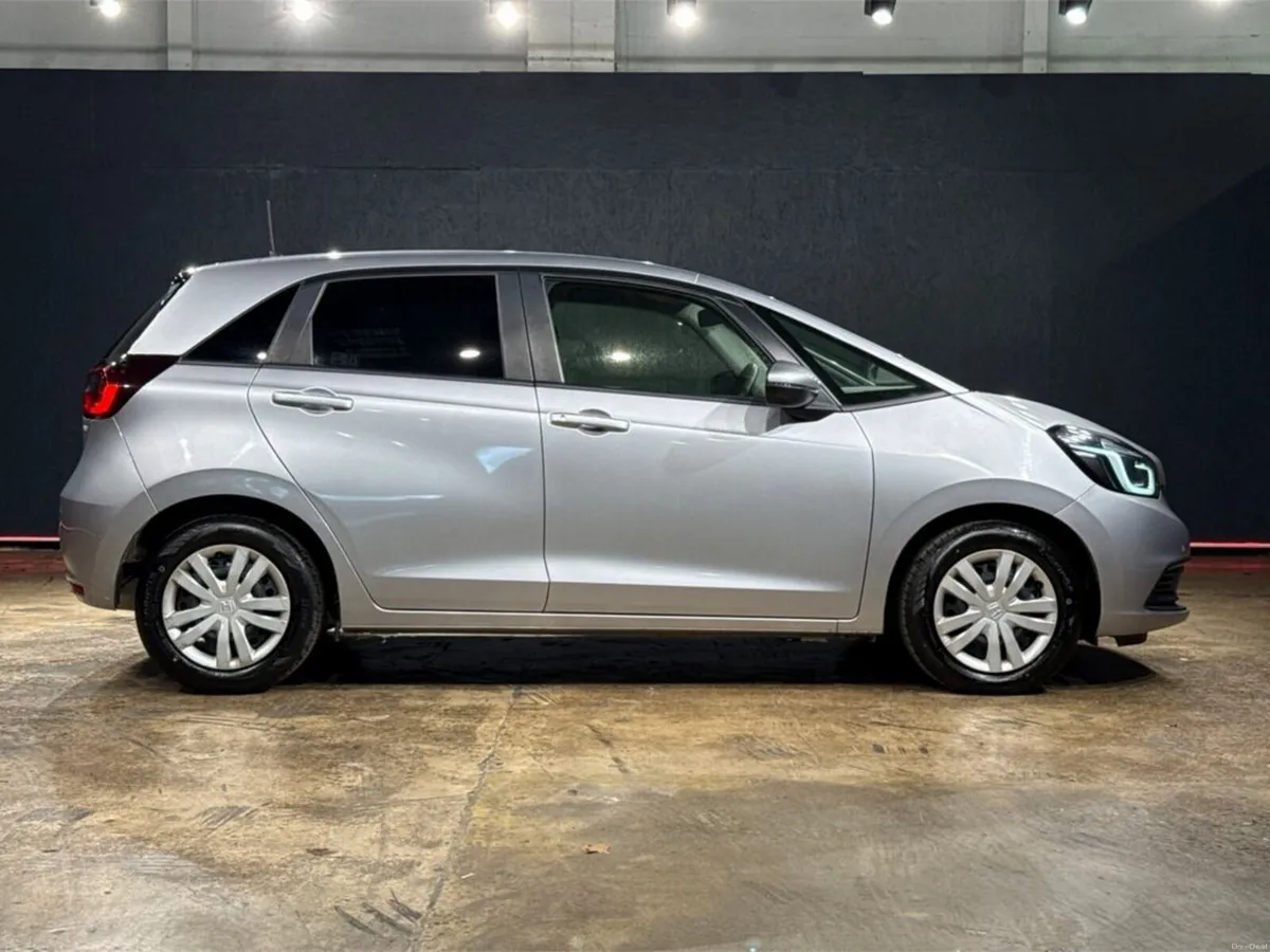 Honda Fit HYBRID 1.5L AUTOMATIC - CRUISE CONTROL - - Image 3