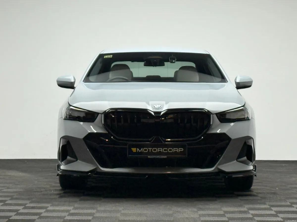 BMW 5-Series 550E M SPORT PRO XDRIVE - Image 2