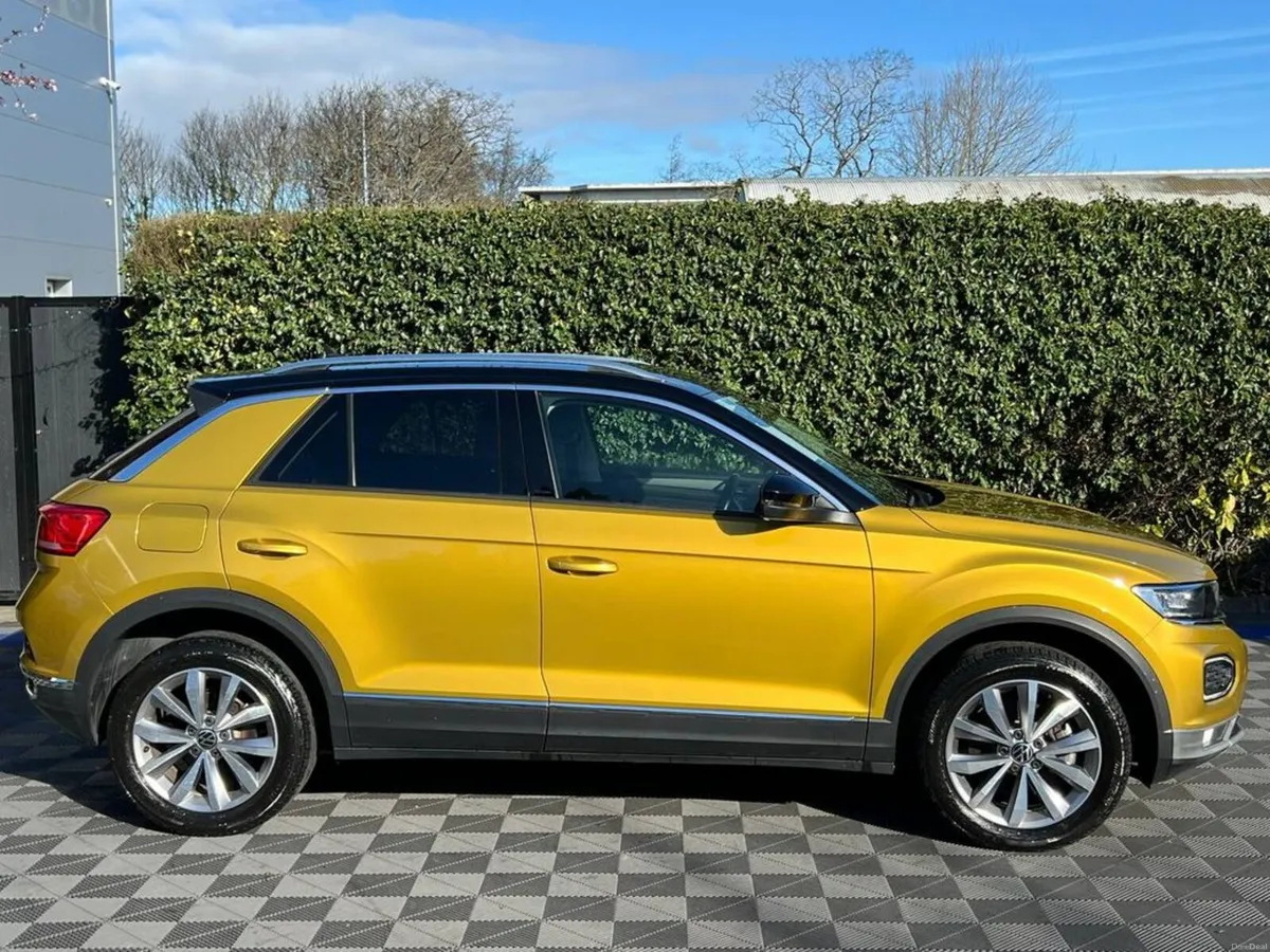 Volkswagen T-Roc COMFORTLINE 2.0 TDI ** VERY LOW M - Image 2