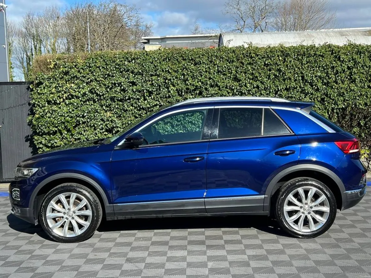 Volkswagen T-Roc SPORT 2.0 TDI AUTO // VERY LOW MI - Image 3