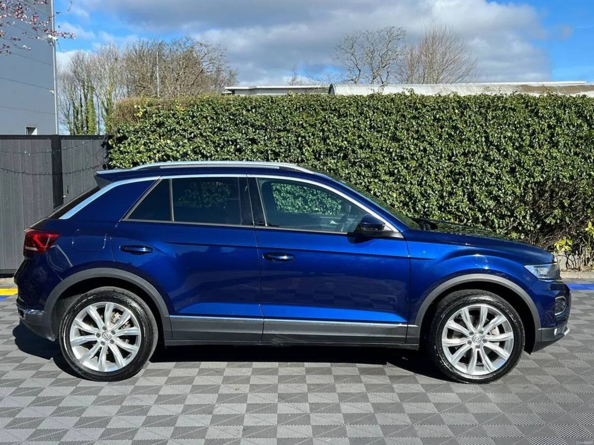 Volkswagen T-Roc SPORT 2.0 TDI AUTO // VERY LOW MI - Image 2