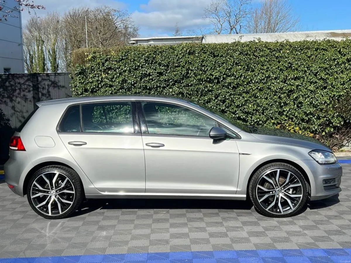 Volkswagen Golf R-LINE PACK 1.2 TSI // TINY MILEAG - Image 2