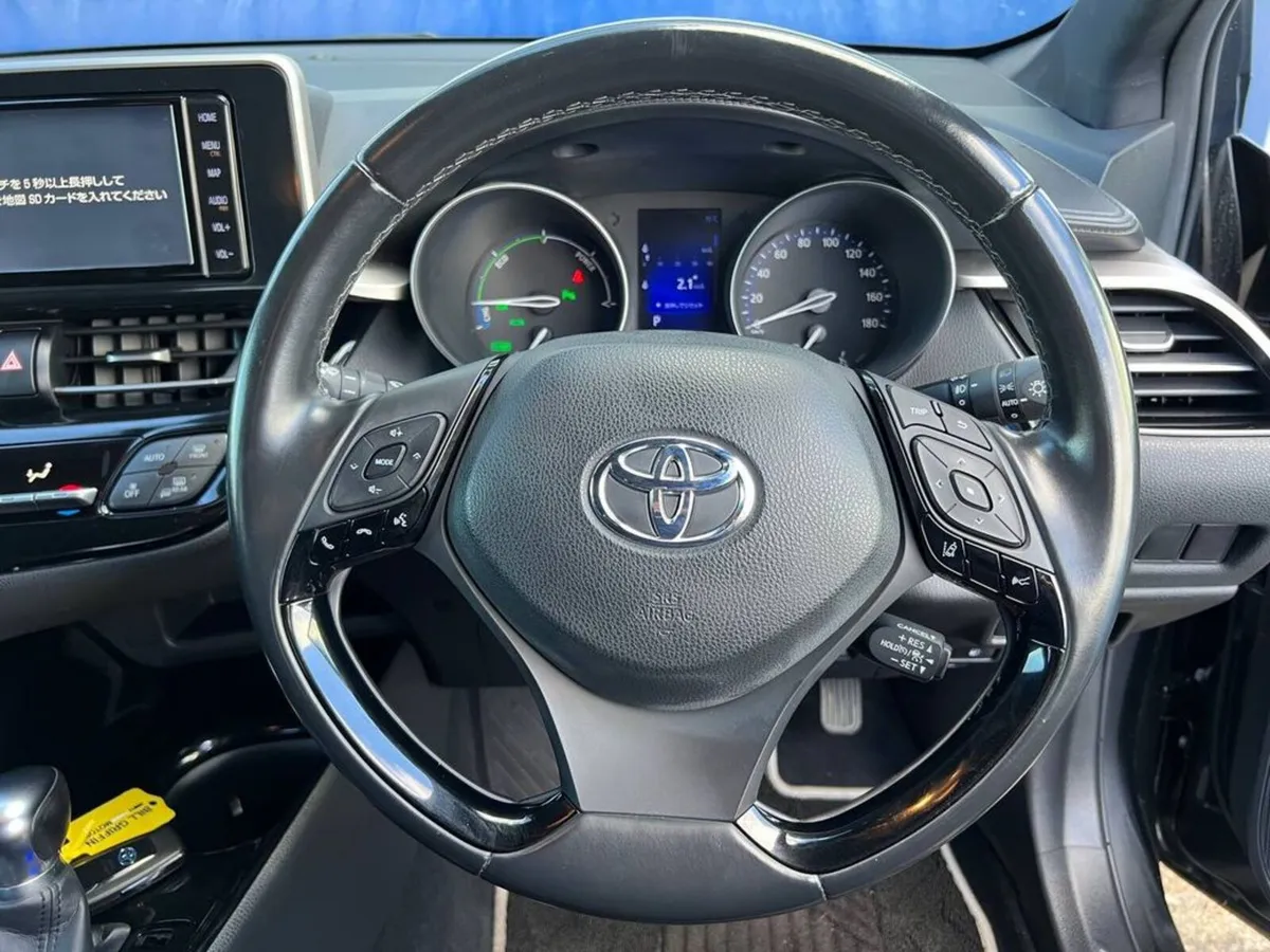 Toyota C-HR 1.8 HYBRID // HEATED SEATS // ADAPTIVE - Image 4