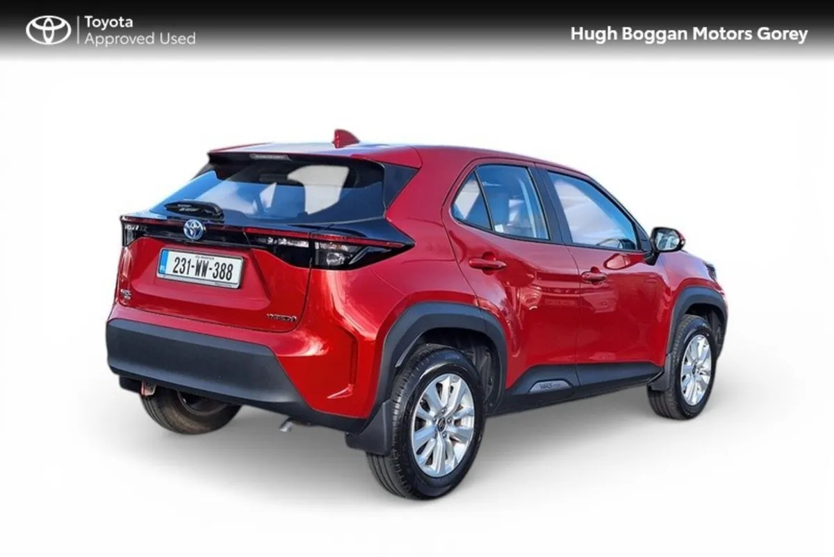Toyota Yaris Cross CR LUNA 4DR AUTO CROSS - Image 2