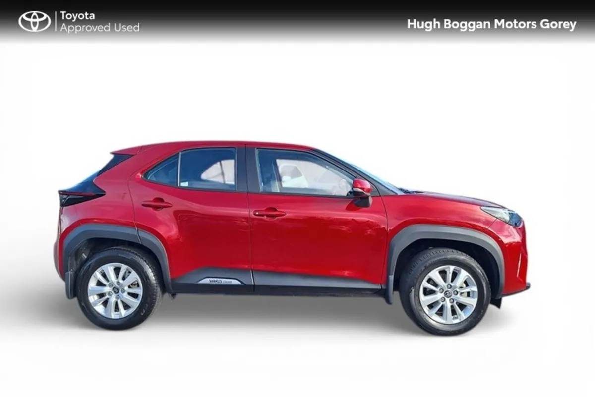 Toyota Yaris Cross CR LUNA 4DR AUTO CROSS - Image 3