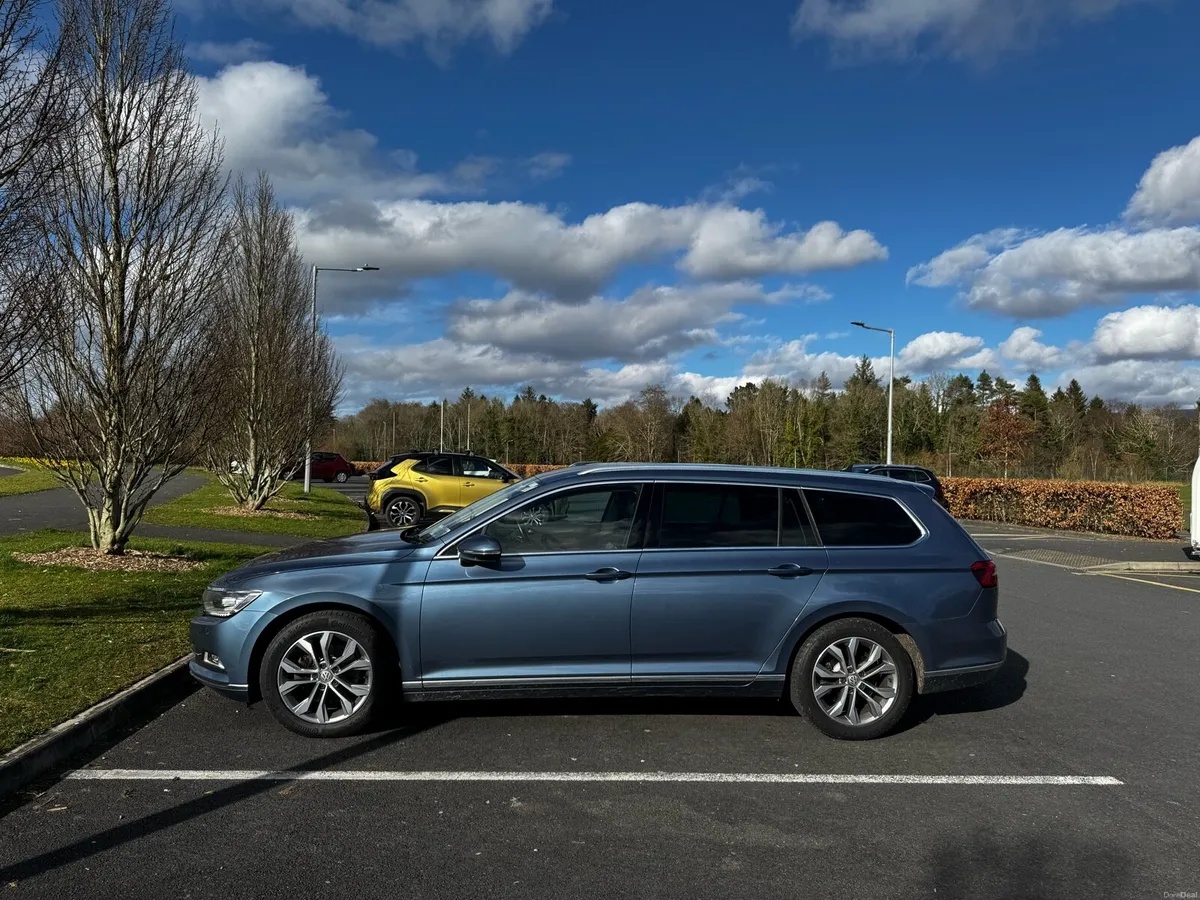 Volkswagen Passat - Image 2