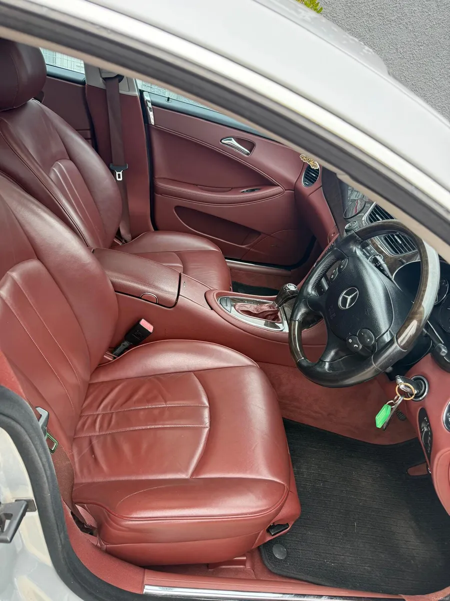2006 56 REG Mercedes CLS 320 CDI - Image 3