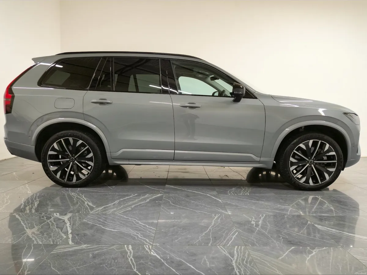 Volvo XC90 T8 PLUS DARK2025 - Image 4