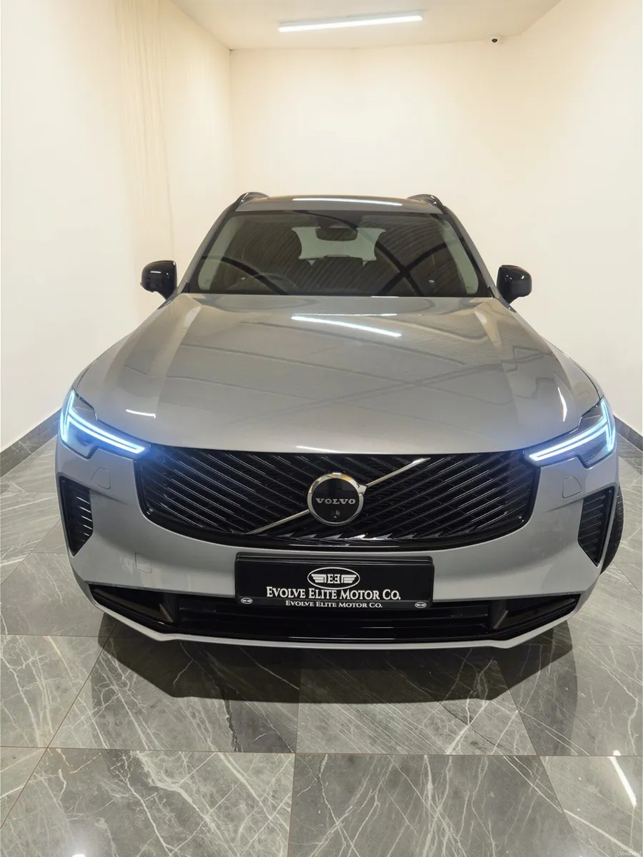 Volvo XC90 T8 PLUS DARK2025 - Image 3