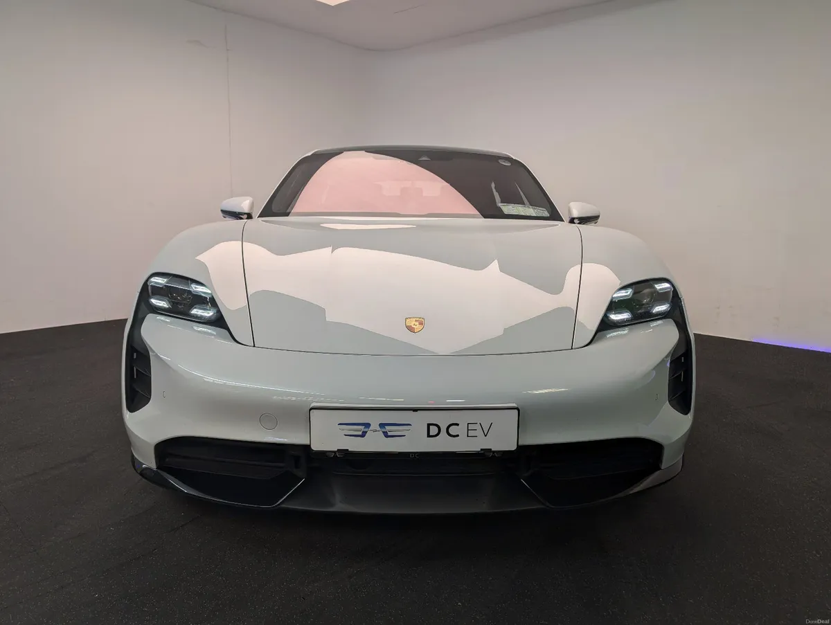 Porsche Taycan Turbo 2020 - Image 4