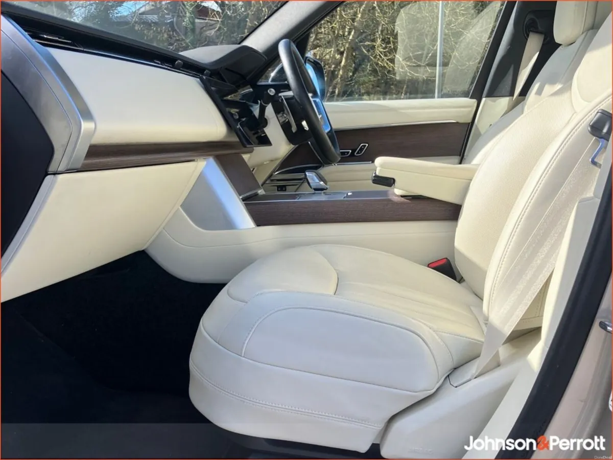 Land Rover Range Rover 3.0 Si4 PHEV 460PS AWD Auto - Image 4