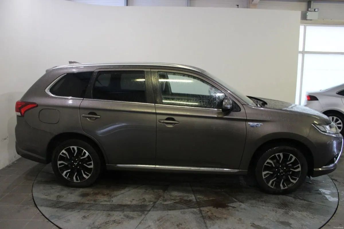 Mitsubishi Outlander PHEV 2.0L MIVEC 4WD - TENDER - Image 3