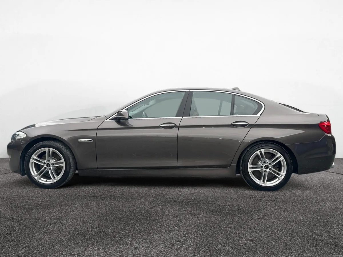 BMW 5-Series 2013 - Image 2