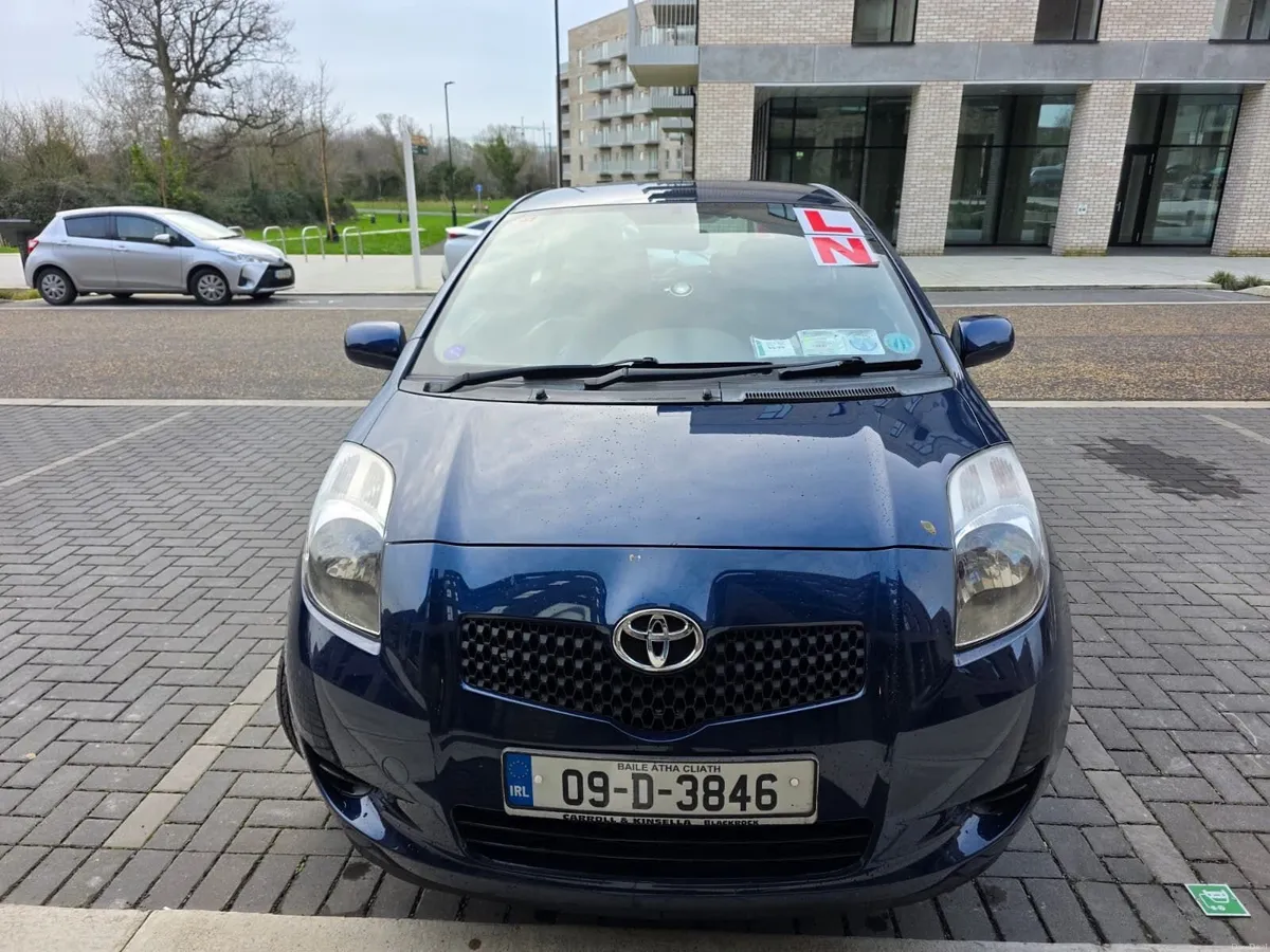 Toyota Yaris 2009 - Image 2