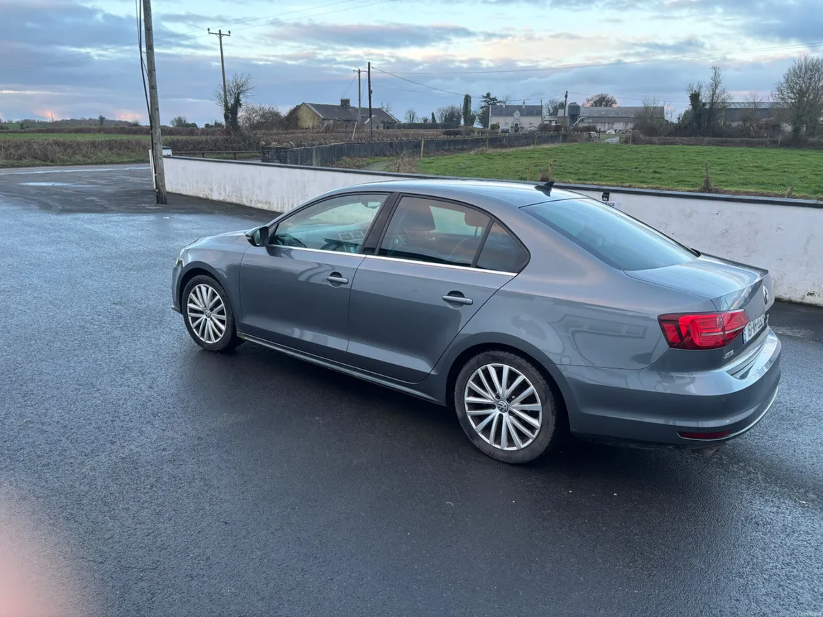Volkswagen Jetta 2016 - Image 2