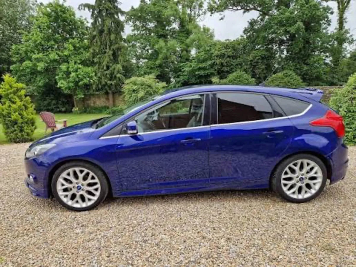 Ford Focus 2018 in RS blue - Image 3