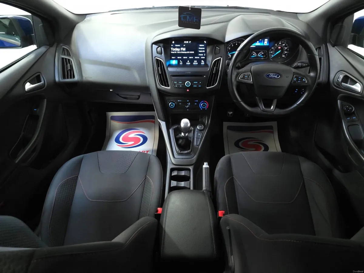 Ford Focus 2018 in RS blue - Image 4
