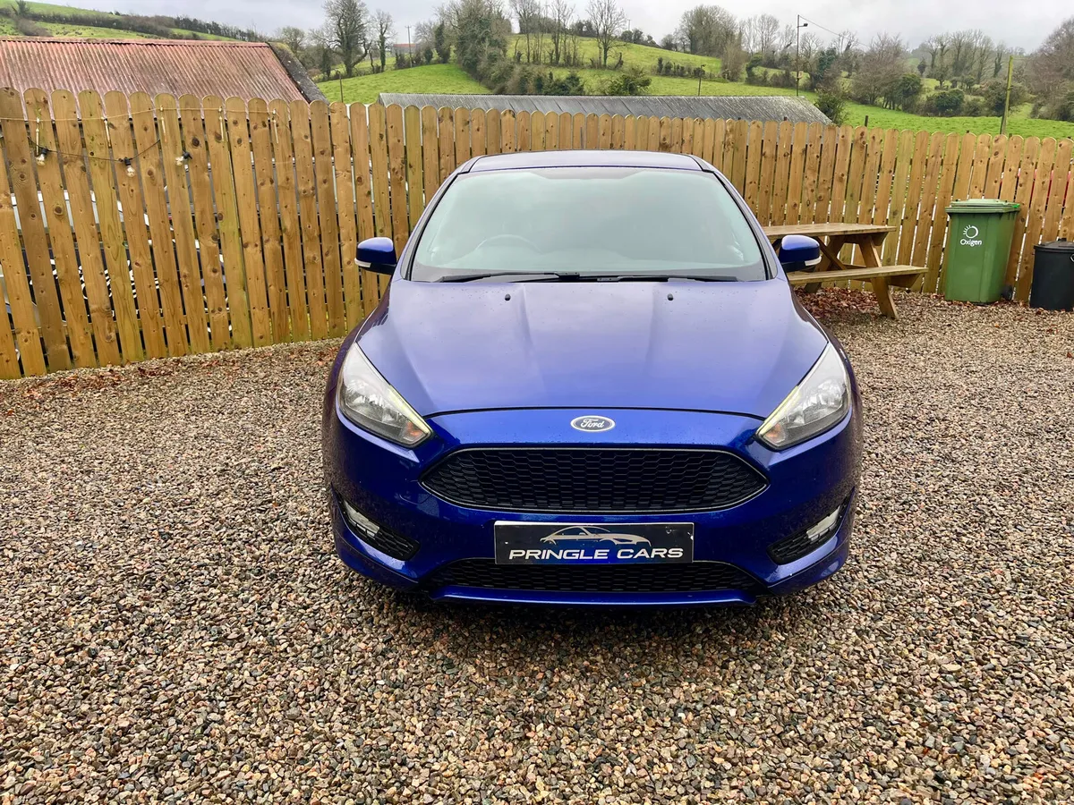 Ford Focus 2018 in RS blue - Image 6