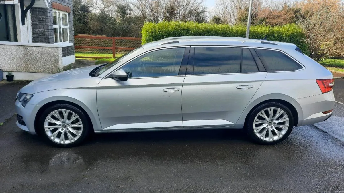 Skoda Superb Style 1.6 TDI DSG 120bhp - Image 2