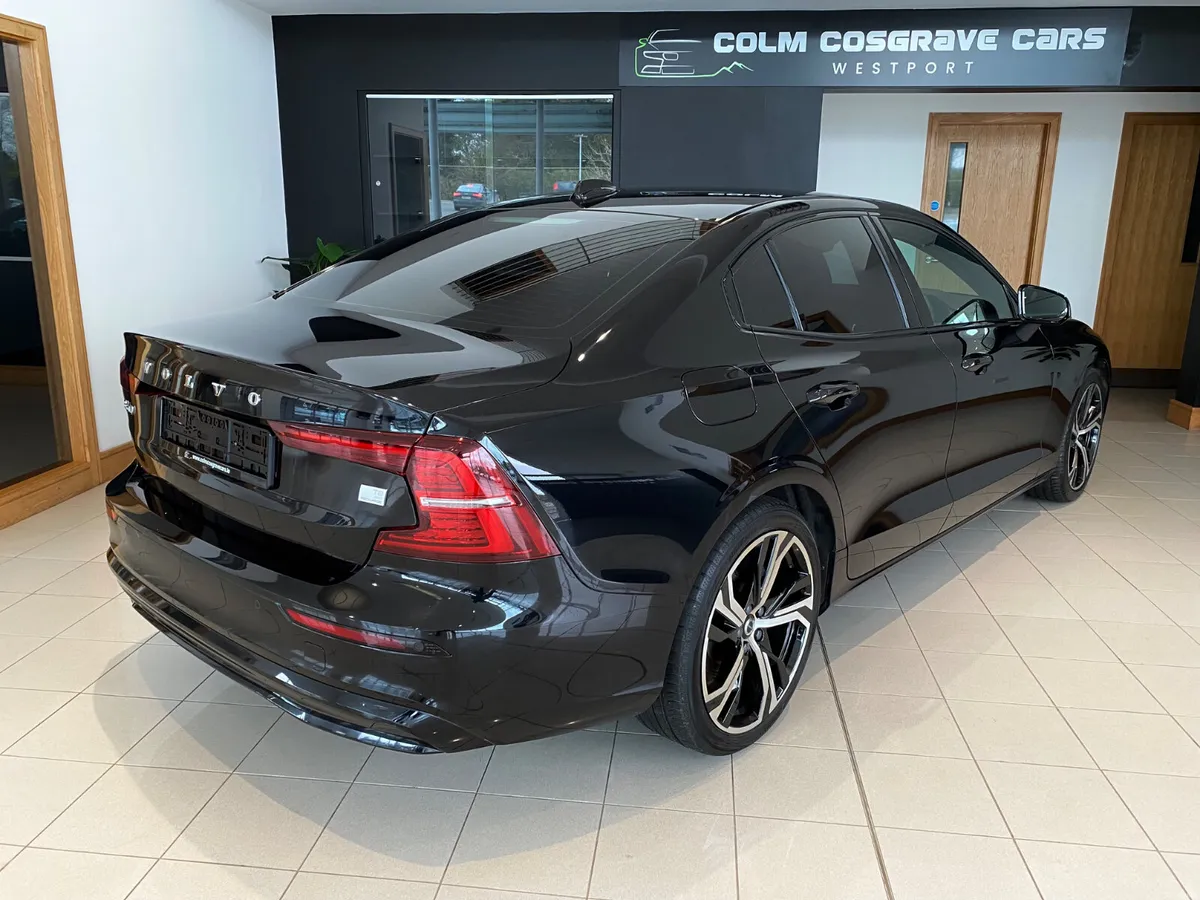 Volvo S60 2023 RECHARGE T8 PLUS AWD - Image 5