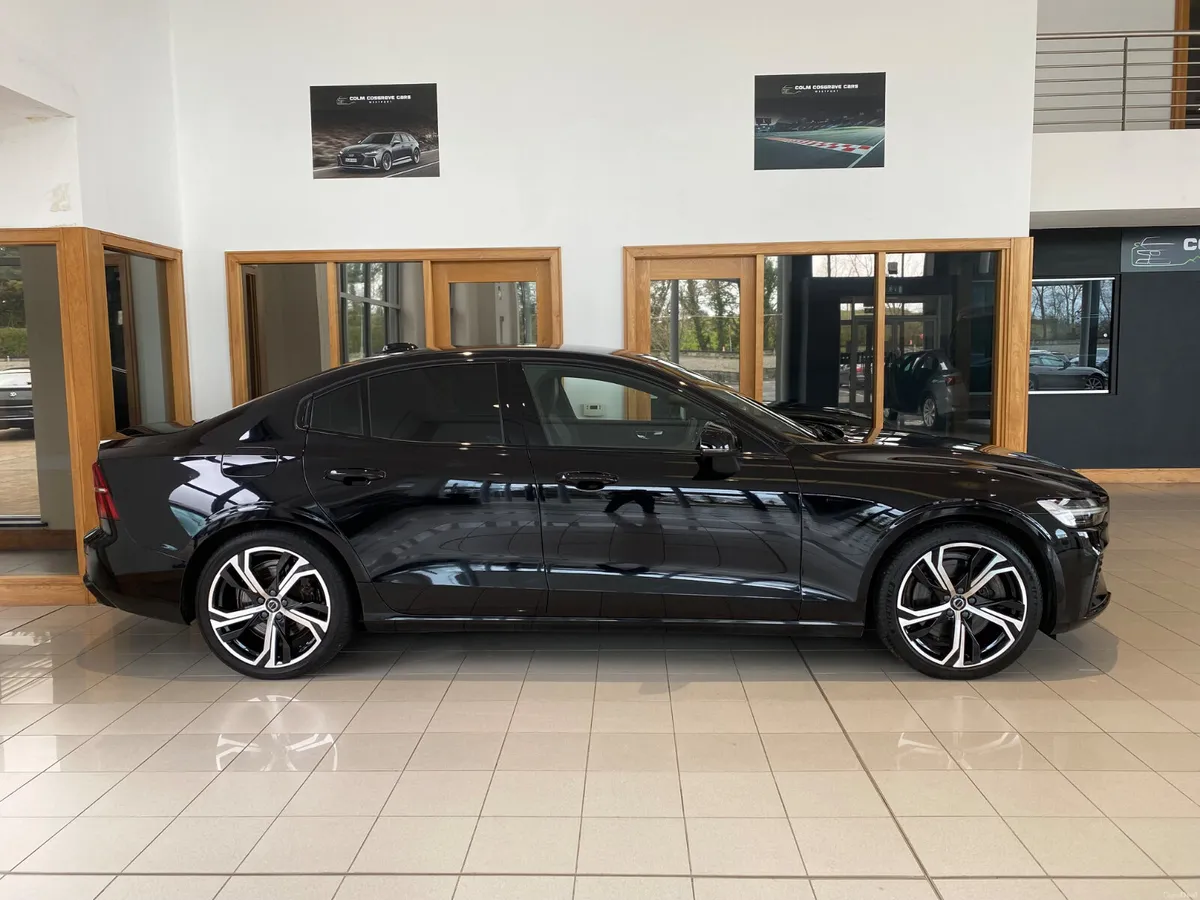 Volvo S60 2023 RECHARGE T8 PLUS AWD - Image 2