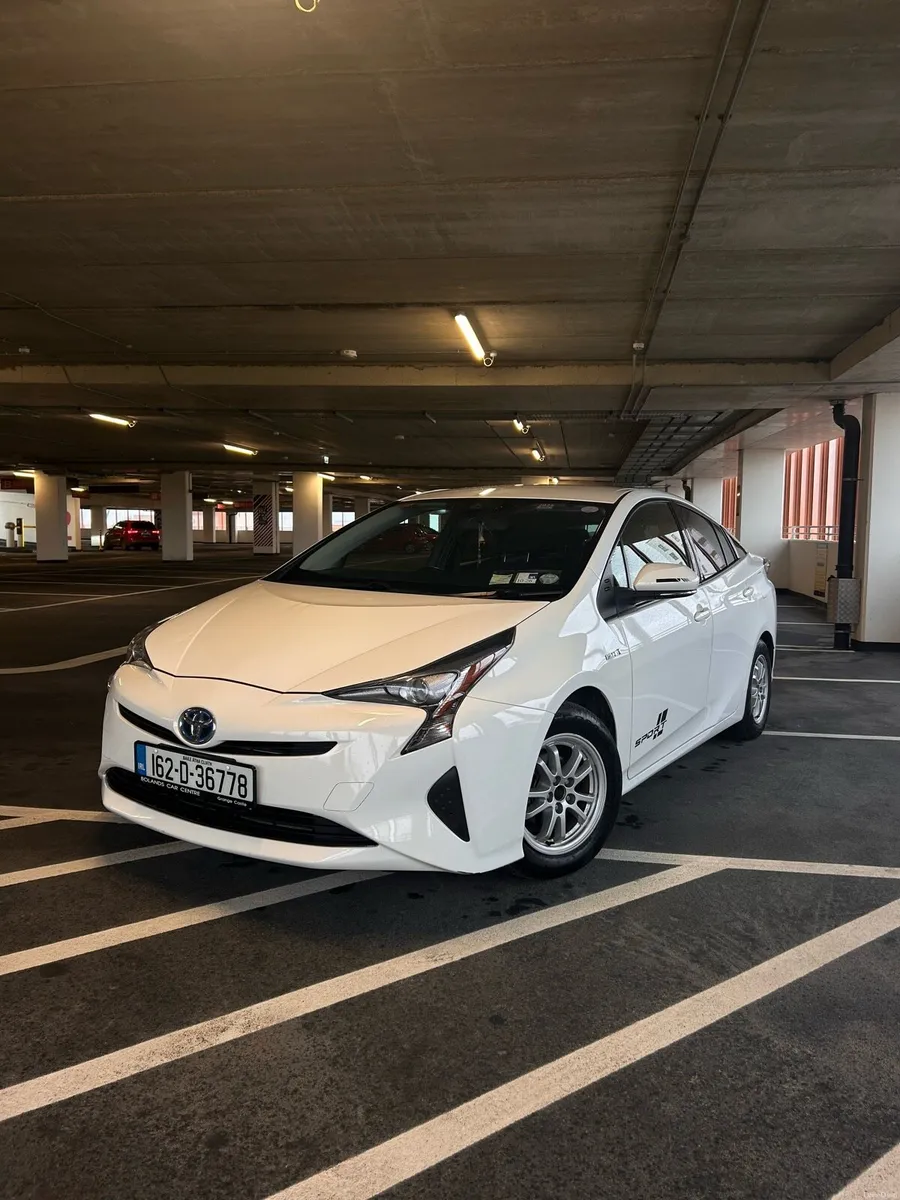 Toyota Prius Hybrid Auto |Toyota Service History - Image 1