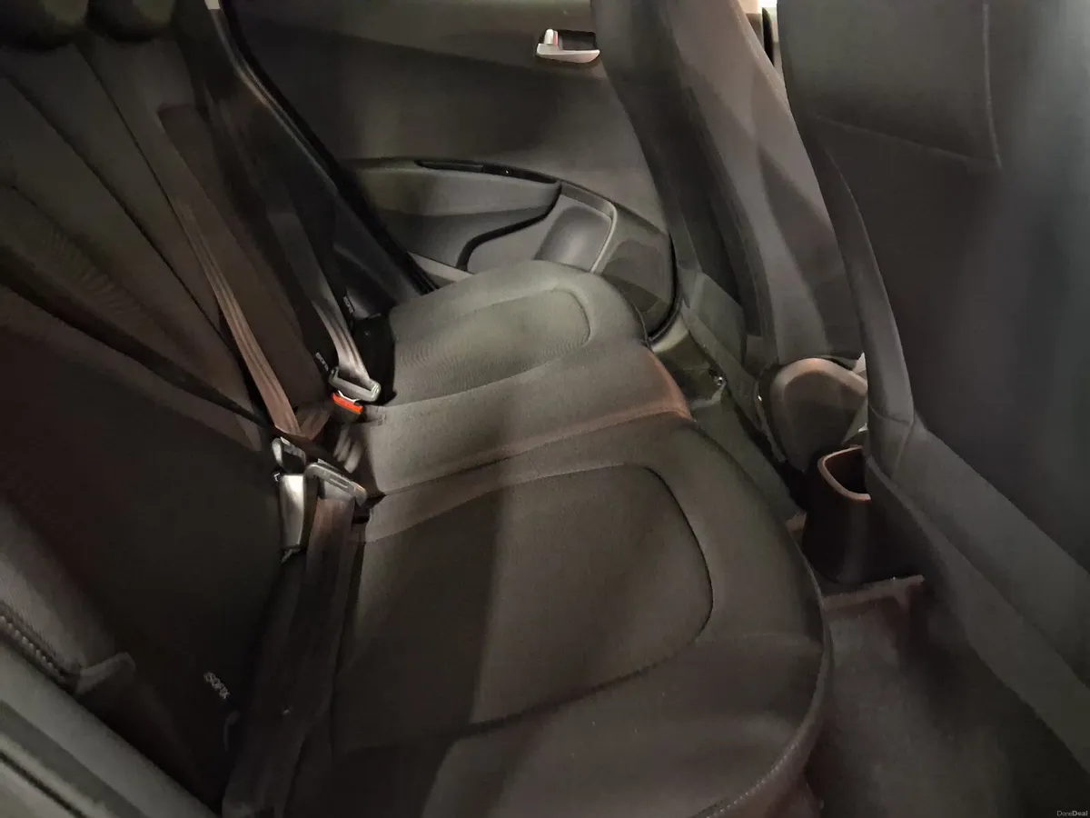 2018 Hyundai i10 **FINANCE AVAILABLE** - Image 4