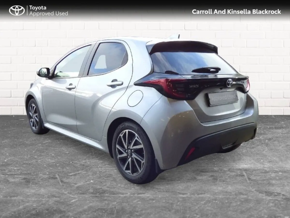 Toyota Yaris Hybrid Luna Sport - Image 2