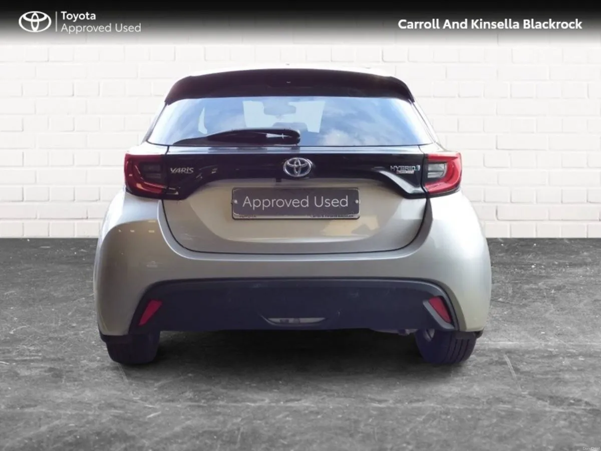 Toyota Yaris Hybrid Luna Sport - Image 4