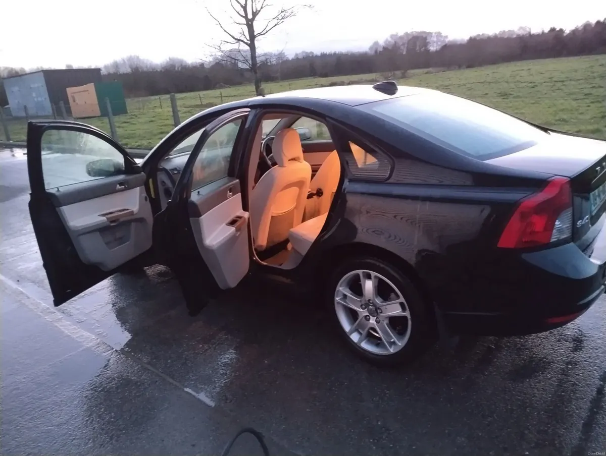 Volvo S40 2009 - Image 1