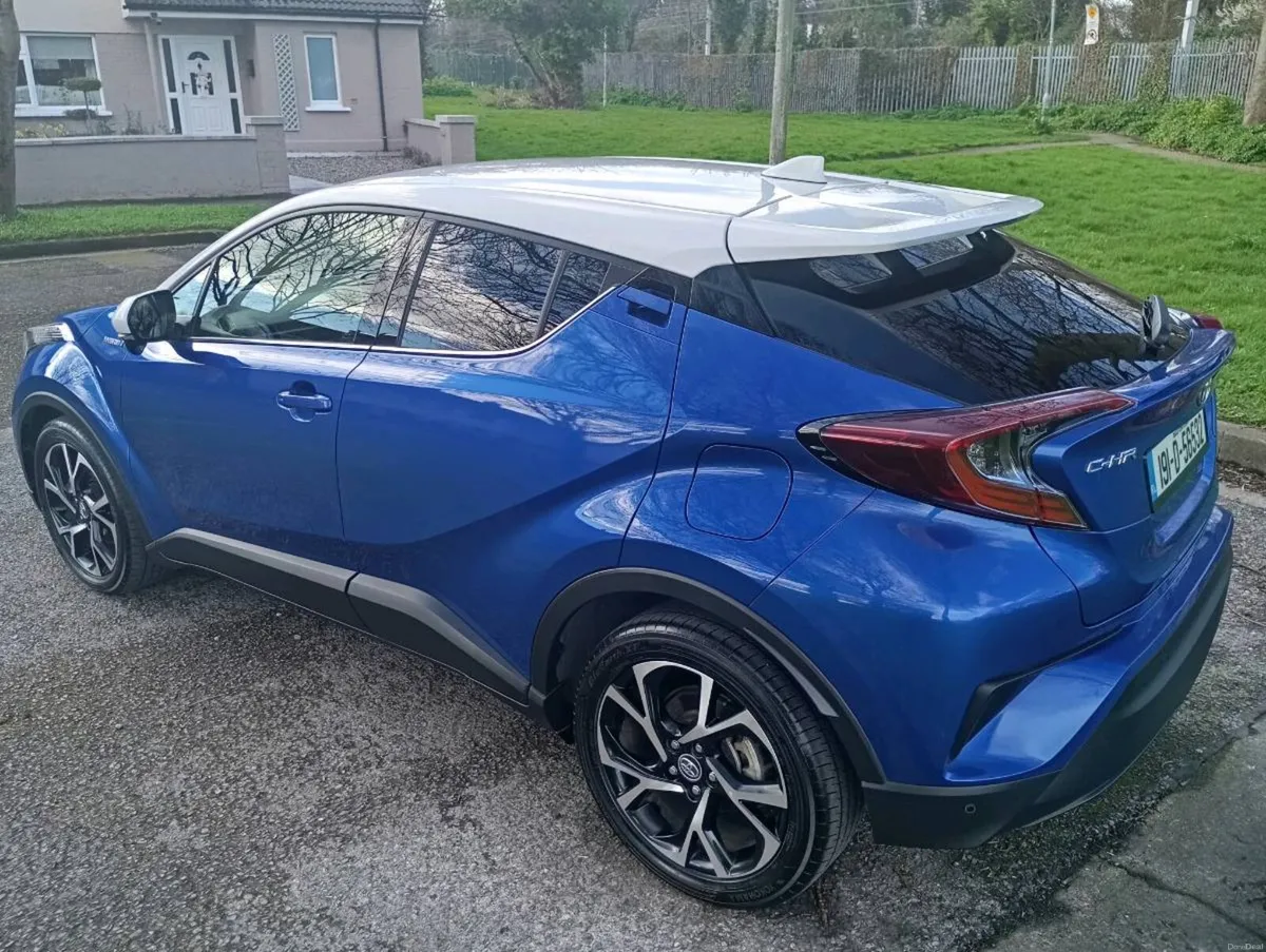 2019 Toyota C-HR Hybrid Full Leather Interior - Image 4