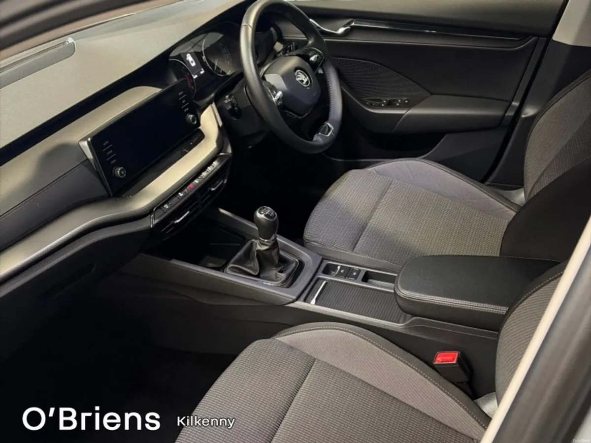 Skoda Octavia AMBITION 2.0 TDI 115 BHP 4DR *1 OWNE - Image 4