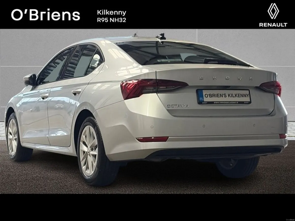 Skoda Octavia AMBITION 2.0 TDI 115 BHP 4DR *1 OWNE - Image 3