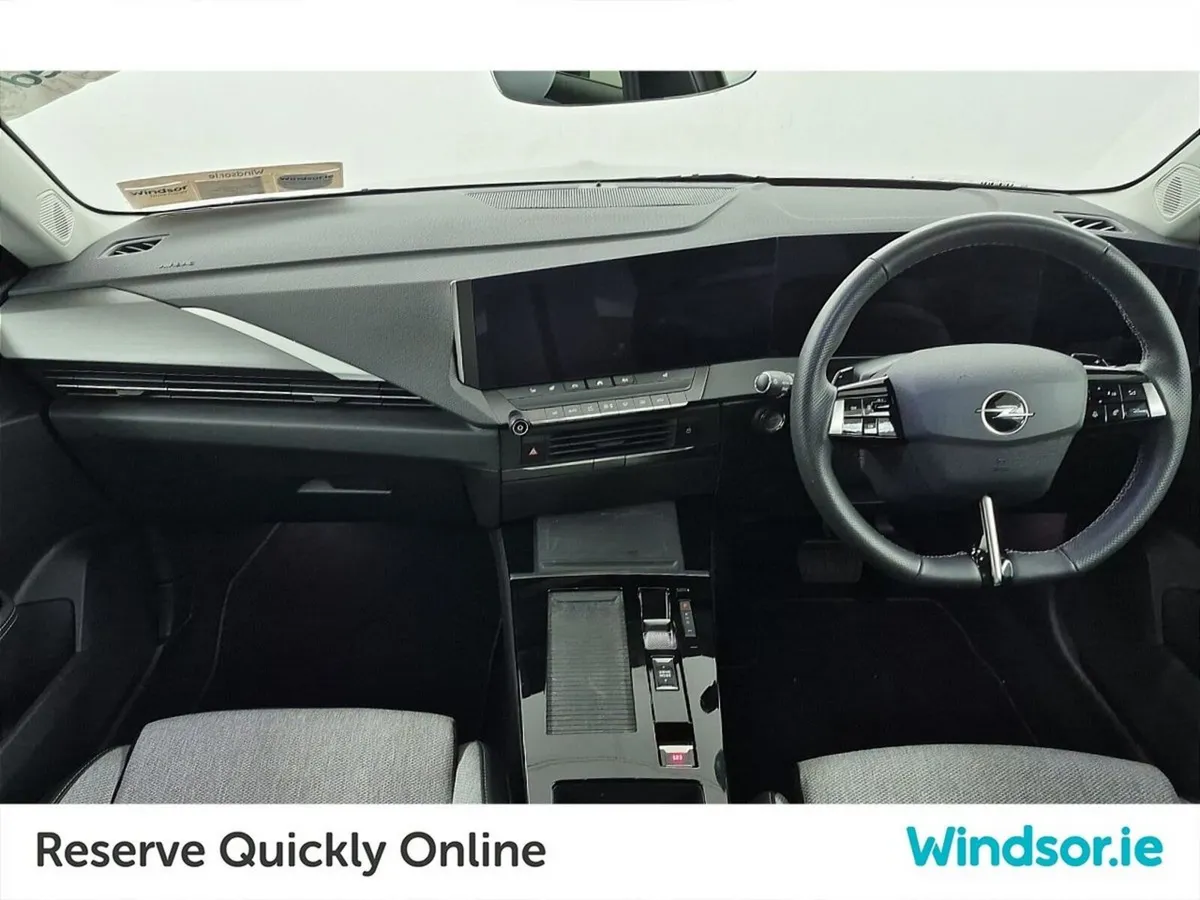 Opel Astra Elegance 1.2 Turbo 130PS 8 Speed Auto - Image 4