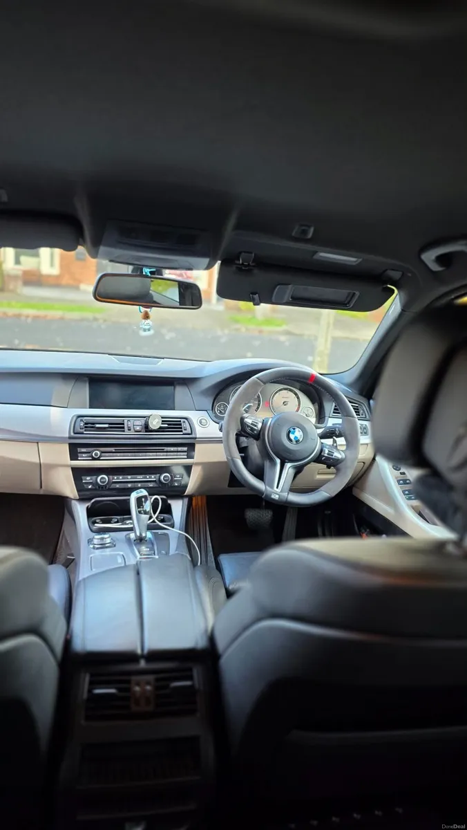 BMW 5-Series 2011 - Image 2