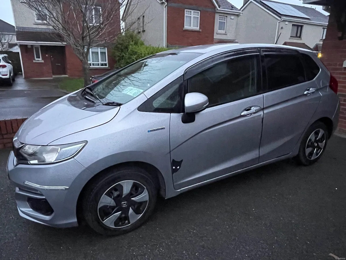 Honda Fit 2018 (2 years NCT) No scratches - Image 4