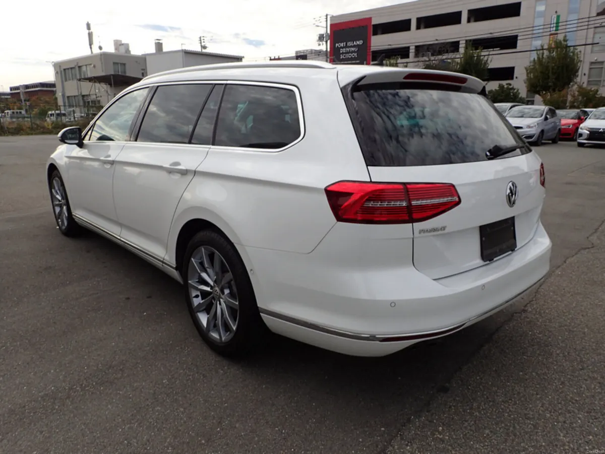 Volkswagen Passat 2.0 TDI HIGHLINE PREMIUM PLUS 19 - Image 3