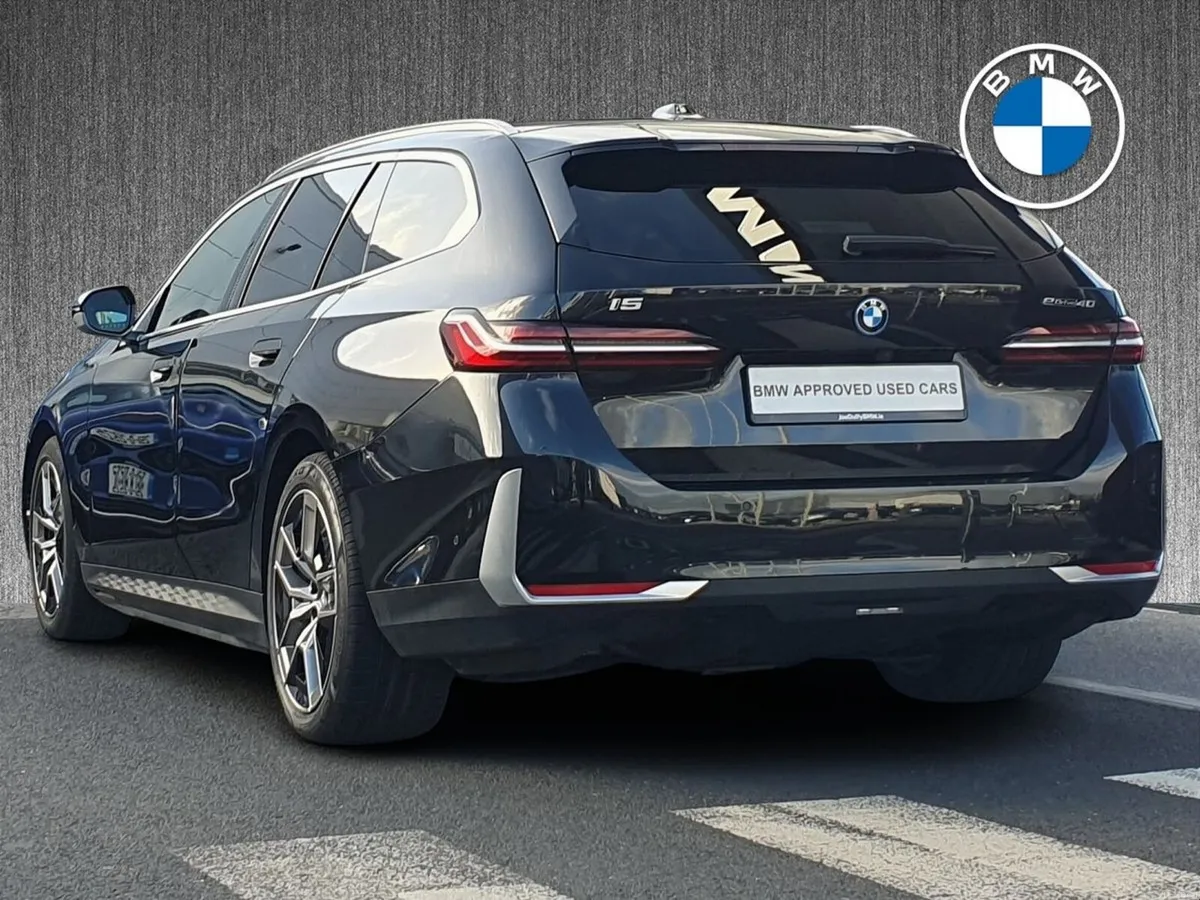 BMW i5 eDrive40 Sport Edition Touring - Image 3
