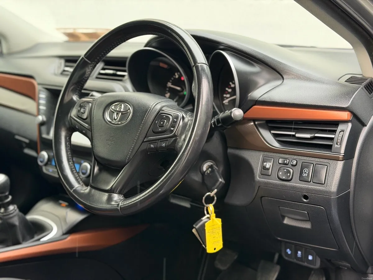 Toyota Avensis 2.0 Full Service history New Engine - Image 5