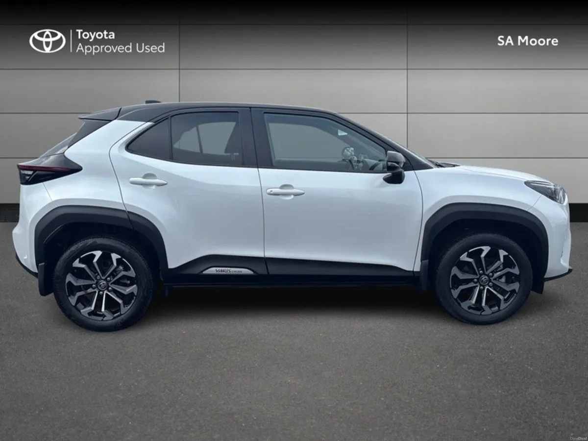 Toyota Yaris Cross HYBRID LUNA SPORT - Image 3
