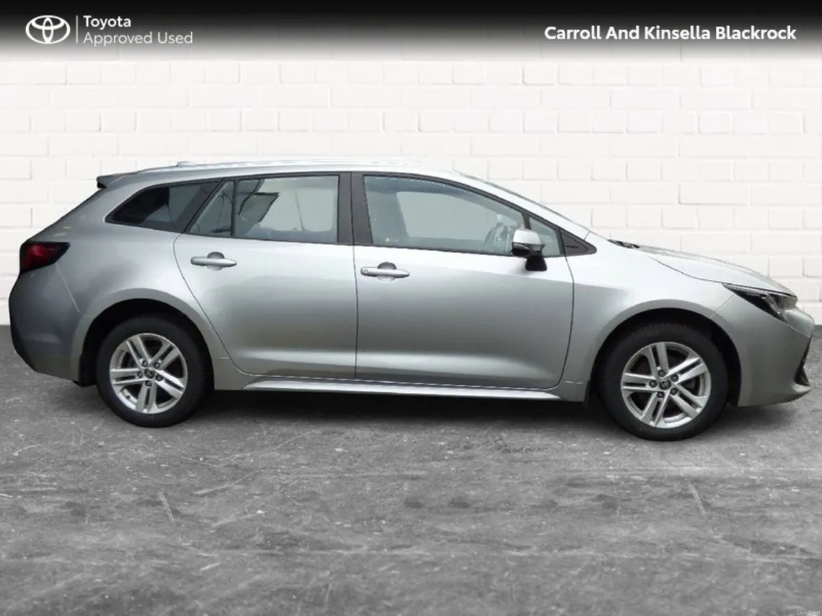 Toyota Corolla Hybrid Luna Touring Sport - Image 3