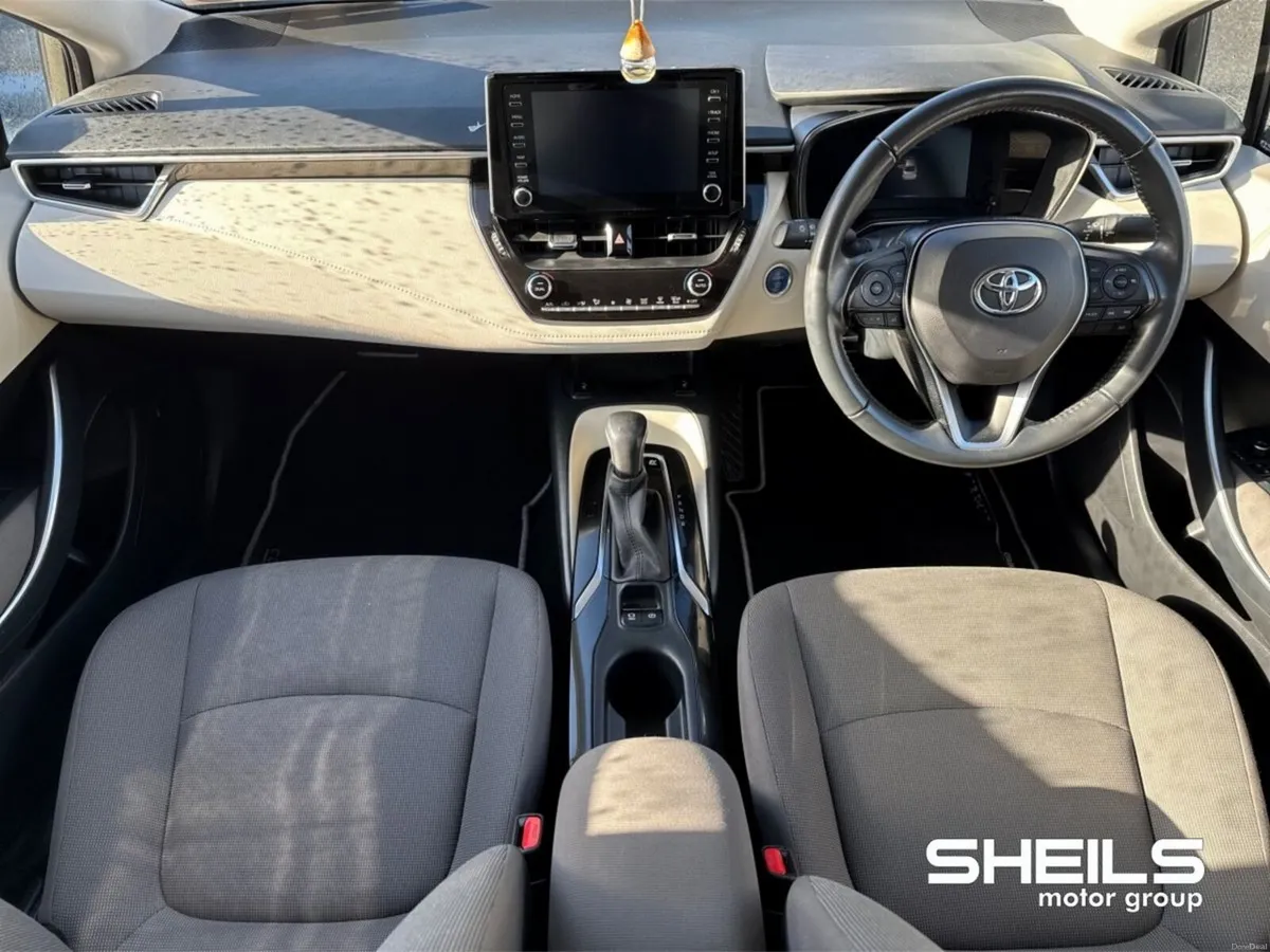 Toyota Corolla 1.8 Hybrid Luna Sport Saloon - Image 3