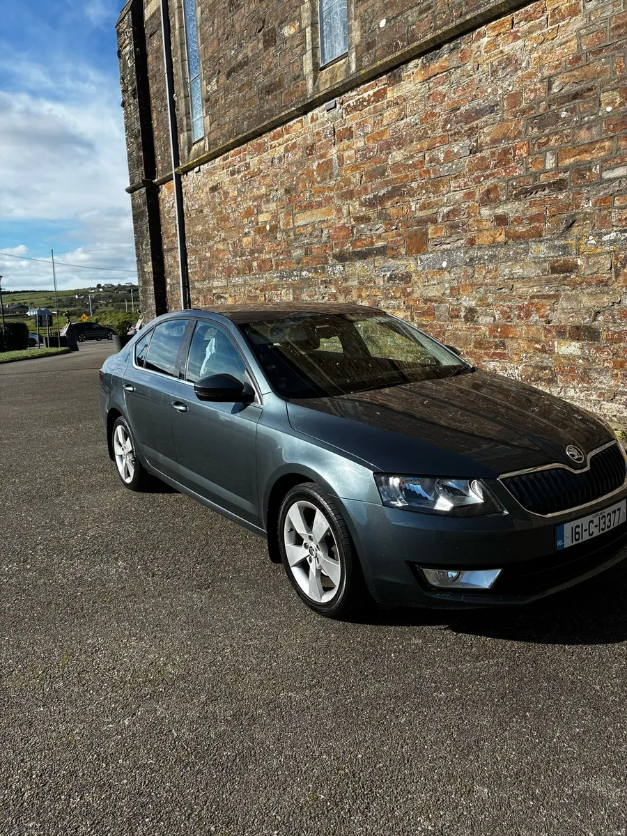 Skoda Octavia Style NCT 02/28 TAX 06/26 - Image 2