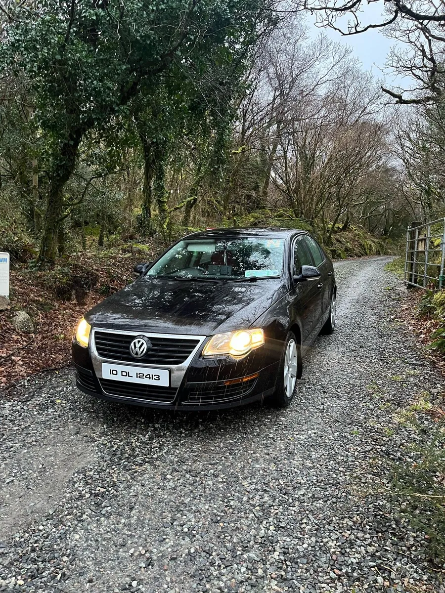 Volkswagen Passat - Image 1