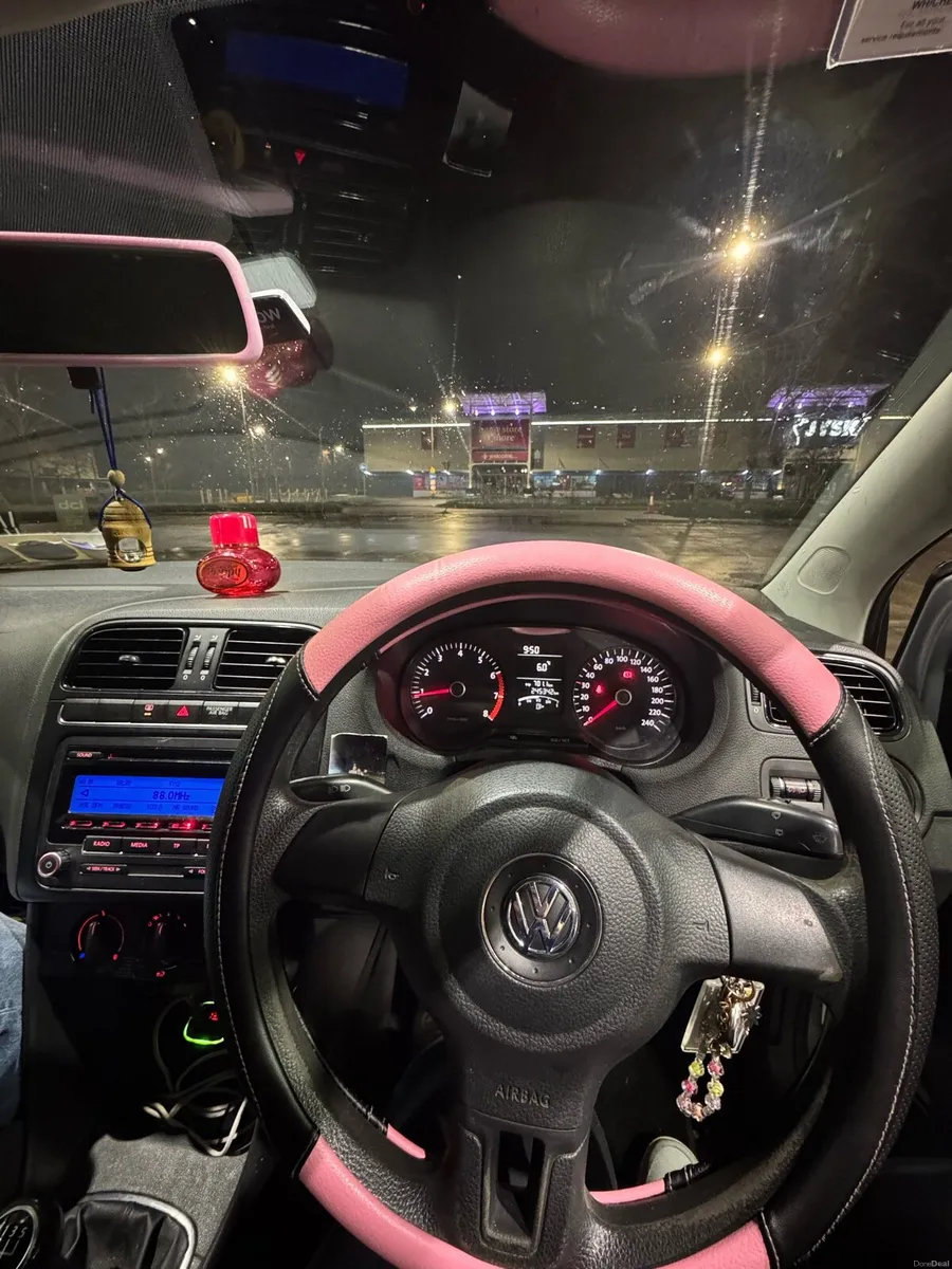 Volkswagen polo - Image 2