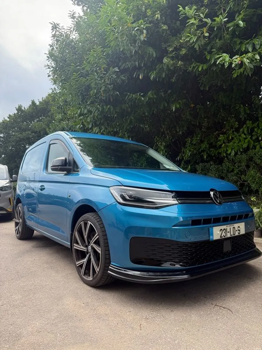 2023 Volkswagen Caddy - Image 3