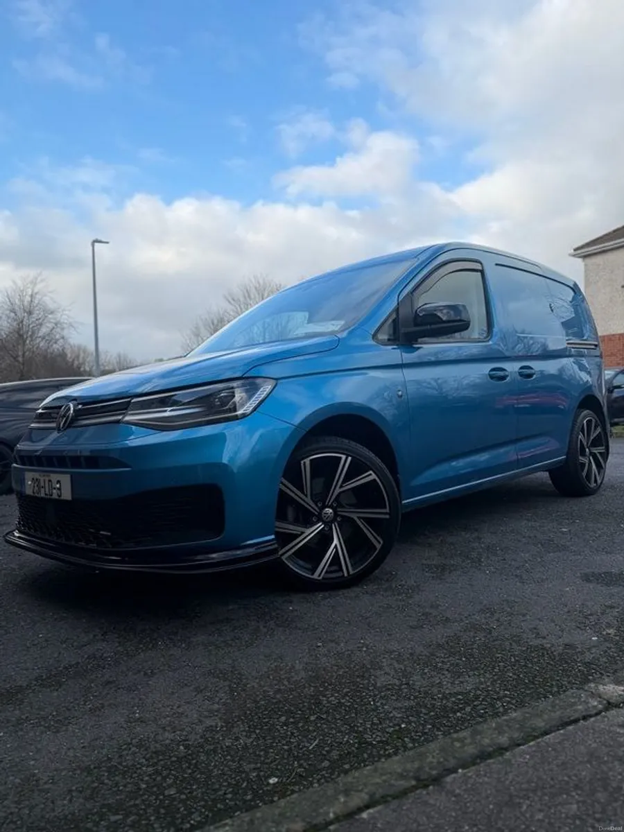 2023 Volkswagen Caddy - Image 1