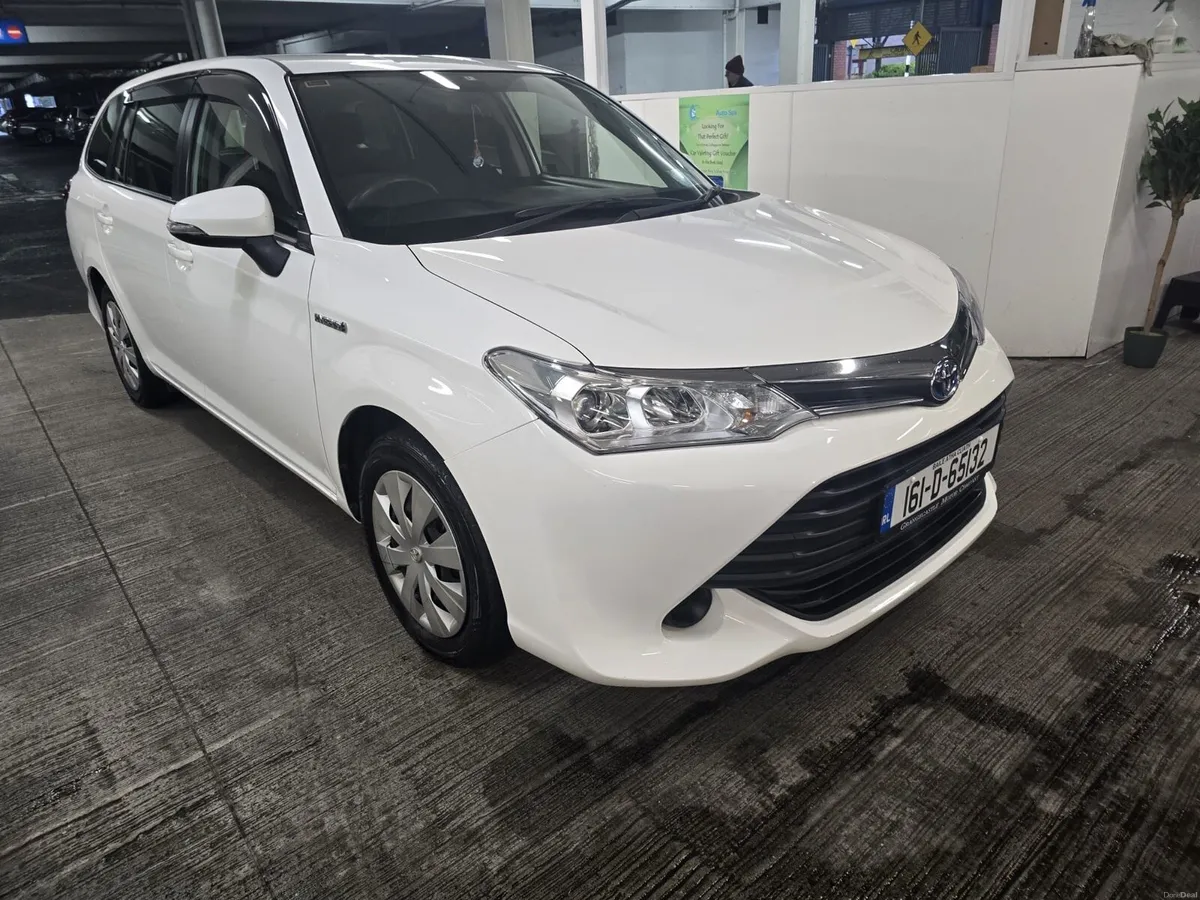 Automatic 2016 Toyota Corolla - Image 2